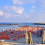 Beautiful 2-Bedroom Condo In The Heart Of Tel Aviv