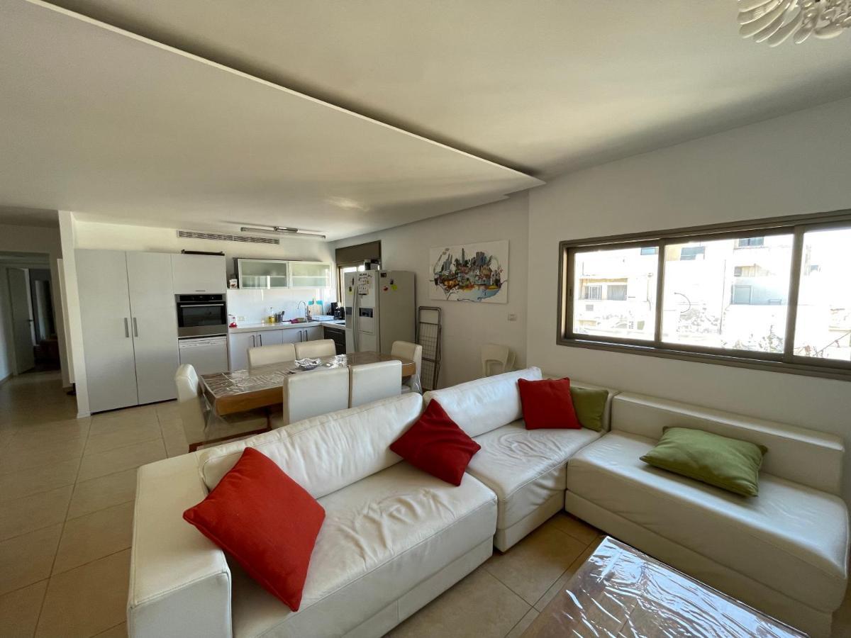 Beautiful 2-bedroom In The Heart Of Apartment *