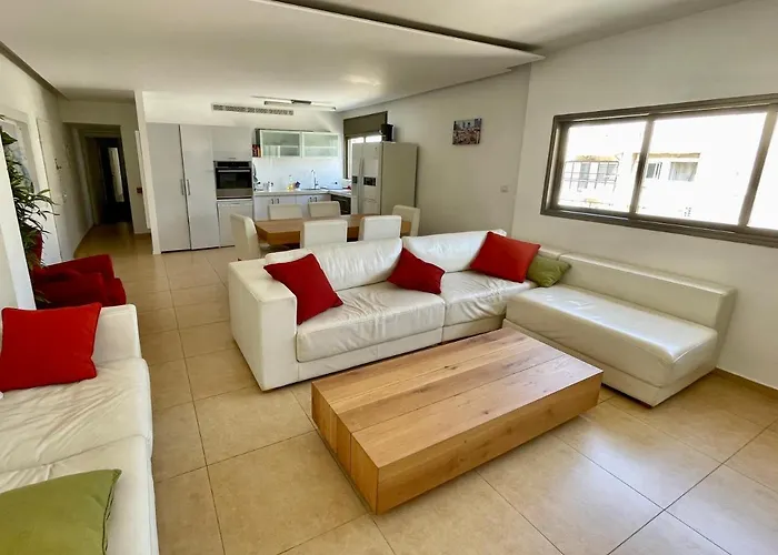 Beautiful 2-Bedroom Condo In The Heart Of Tel Aviv
